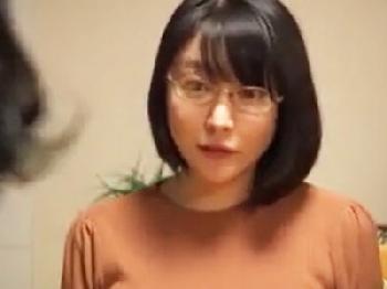 多額の借金で金に困ってる美人マダムに身体で返済を迫り言いなり奴隷にして婦女暴行！巨乳人妻めがねイラマチオレイプのエロ動画