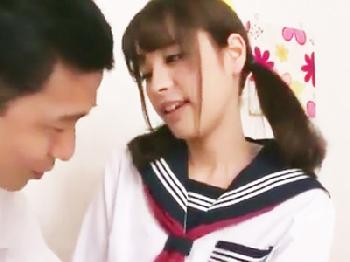 「お店には内緒だよ？」土下座して本番を懇願された美形少女ピンサロ嬢が生膣でサービスご奉仕女子校生美少女ロリのエロ動画