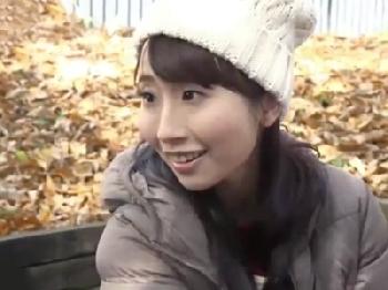 ベビーカーを押すお散歩中の奥様の産後マンコを味わう巨乳人妻のエロ動画