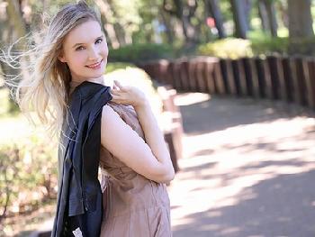 たまらん白人奥様！透き通った肌！それでいて日本人よりも丁寧なSEXをしてくれる金髪きれいなお姉さん巨乳痴女人妻リリー・ハート...