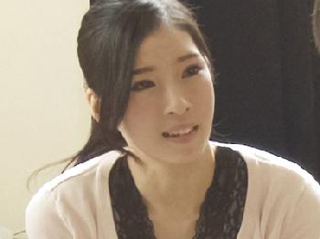 媚薬つきデカバイブを固定放置され他人棒でイカされる美人奥様巨乳人妻露出のエロ動画