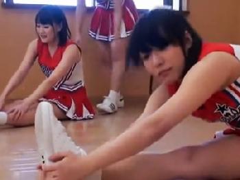 「あんたもしかして男なんじゃ‥」女子校生チアガールに女装して紛れた男がバレてハーレム乱交美少女コスプレのエロ動画