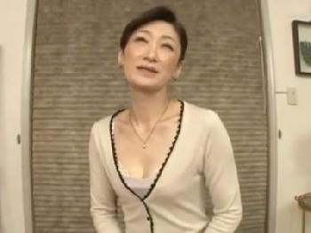 枯れ果てた中年女のおマンコに巨根をぶち込み膣中に精液たっぷり中出し人妻熟女のエロ動画