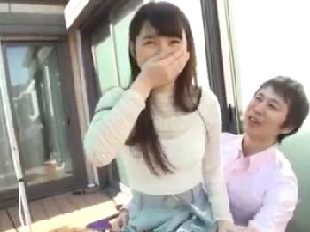 媚薬を盛られ感度抜群になった奥様達をパコりまくり！人妻中出し乱交のエロ動画