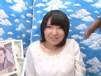 目先のお金の為に初対面ペニスをフェラチオ→素股騎乗位で抜き取る素人娘巨乳手コキのエロ動画