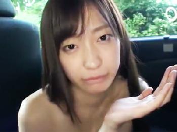 清潔感のある見た目の奥さんが淫乱本性丸出し！ヤリたすぎて車内で男根に食らいつく人妻ハメ撮りフェラ露出のエロ動画