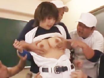 野球部マネージャーが部員に男性器をねじ込まれて教室で陵辱されちゃう女子校生美少女イラマチオレイプ乱交のエロ動画