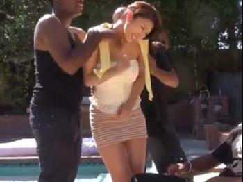 バカンス中に黒人集団に輪姦婦女暴行されてしまったきれいなお姉さんレイプ乱交小早川怜子のエロ動画