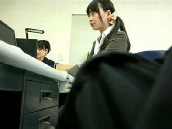 女だらけの部署に配属されて…毎日勃起がおさまらないハーレムオフィスパコ巨乳痴女OLのエロ動画