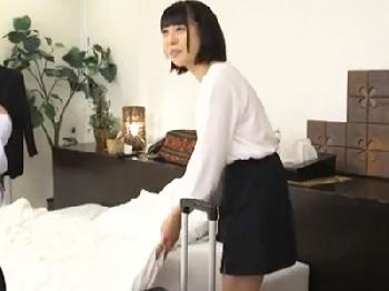 押しに弱いメンズエステ嬢を口説き落として生ズボマッサージをゲット美少女パイパンのエロ動画