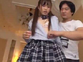 制服姿の美形少女女子校生を半脱ぎさせてコンドームなし生ハメ→種付け中出しバチキメ美少女ロリのエロ動画