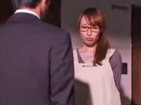 「やめてくださぃ！いやぁ！」夫の上司に陵辱され寝取られるもその後何度も肉棒を求めてしまうヘンタイ妻人妻めがね顔射ぶっかけのエ...