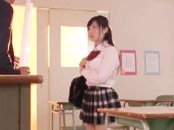 先生にノーパンだったことがバレてハメられちゃった女子校生巨乳美少女のエロ動画
