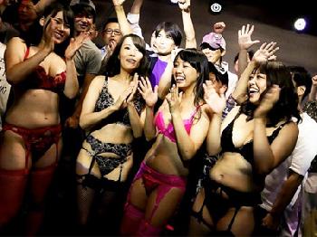 素人男性がJAV女優と中出しセックスできる 真正中出し乱交パーティー巨乳美少女お姉さんのエロ動画