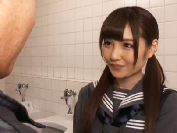 「ここで挿入て…」アイドル級の美形少女女子校生がトイレでオジサンを誘惑パコ美少女ぶっかけ橋本ありなのエロ動画