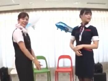 「いや！ちょ、ちょちょっとッ！」野球拳で負けたら即中出し→フライト帰りのCAさんに種付けテイクオフ巨乳OLコスプレのエロ動画