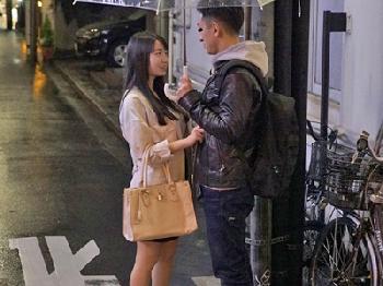 有名アダルトビデオ女優を尾行してプライベート交尾を隠し撮り巨乳美少女盗撮のエロ動画