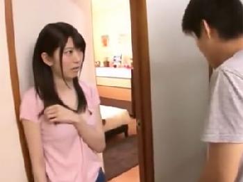 童貞をおちょくってくる生意気な姉にムラついて強引に近親相姦パコ女子校生美少女お姉さんのエロ動画