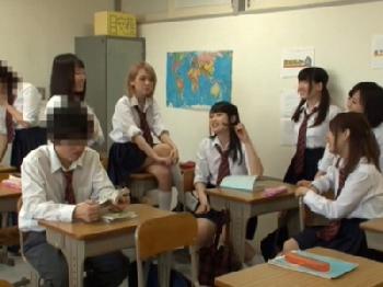 売女ド淫乱女子校生たちに弄ばれる快感！女子校生たちに囲まれてハーレム展開美少女ギャル乱交のエロ動画