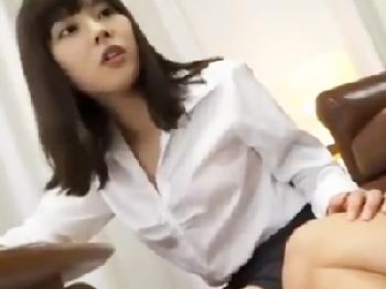 『こんなになってたら勉強できないね‥』集中力アップのため生徒とパコる家庭教師巨乳のエロ動画