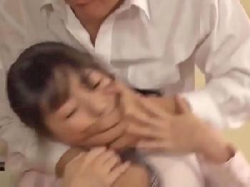 押さえつけられて泣き叫ぶまでガチ中出し性的暴行される女子校生イラマチオレイプのエロ動画