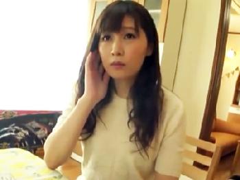 『最近、夫が求めこなくて‥』欲求不満な奥様が自宅不貞交尾で中出し懇願人妻ハメ撮りのエロ動画