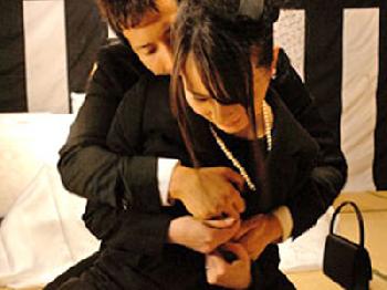 夫に先立たれ義弟に犯され抵抗するも感じてしまう未亡人！巨乳人妻近親相姦希崎ジェシカのエロ動画