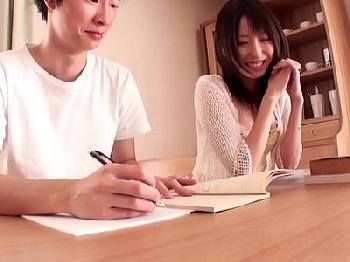 『勉強だけじゃないでしょ…？』顔を近づけてHな授業までしてくれる神カテキョ！お姉さん痴女家庭教師のエロ動画