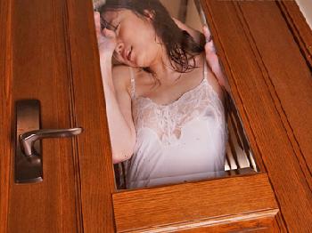 夫の上司に毎日弄ばれ快楽の虜になっていく奥さん巨乳人妻黒崎みかのエロ動画