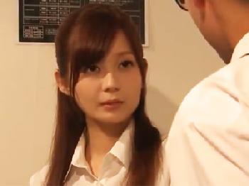 アルバイト君が想いを寄せる激烈可愛い店員を職権濫用脅迫中出しハメする非人道的店長巨乳美少女お姉さんレイプのエロ動画