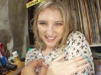 北欧の透明すぎる金髪天使とラブラブ中出しハメ撮り巨乳美少女フェラのエロ動画