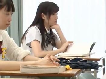 「もっと奥までッ」超可愛い女子校生と放課後の教室で3Pハメ美少女顔射のエロ動画