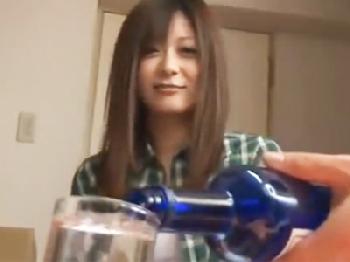 酩酊して寝込んだ彼女の友人の体にフル勃起して犯しちゃうクズ男お姉さんレイプのエロ動画