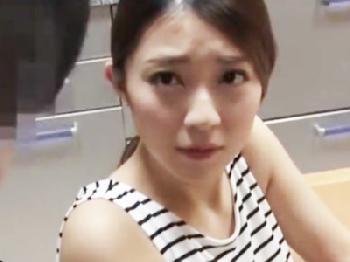 同窓会に参加して泥酔してしまい寝取られて中出しキメられる不貞妻人妻のエロ動画