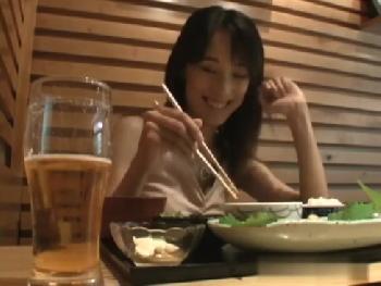 清麗に見えて淫乱な奥様さんと姦淫交尾ハメ撮り！素人人妻熟女フェラのエロ動画