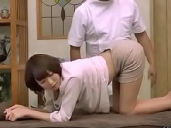 マッサージにやってきたお姉さんがトイレで施術師と発情SEX中出しのエロ動画