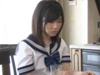 女子校生に育った孫娘の体に猛烈興奮したおじいちゃんが我慢できずに中出し禁断セックス決行！美少女ロリ近親相姦のエロ動画