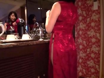 チャイナ服黒髪素人ｷﾀ━━(ﾟ∀ﾟ)━━!!隙間から見える網タイツもそそる至極きれいなお姉さんと濃密ハメ撮り美少女コスプレの...