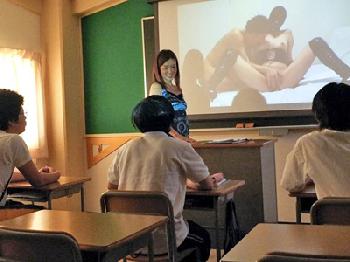 エリート母子と近所からも評判のいい奥様が寝取られ人生転落巨乳人妻乱交のエロ動画