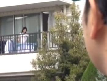 セクシーなマダムに性的興奮した配達男が凌辱→マダムの情欲が強すぎて逆に逃げ帰ることに痴女人妻中出しのエロ動画