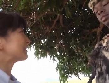 原住民の中からSEXを知らない男を選出！日本式の筆おろしで優しく包んであげるお姉さん巨乳痴女童貞コスプレ看護婦のエロ動画