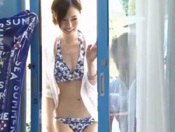 彼氏持ちアパレル店員をマジックミラー号で真性中出し寝取られ素人お姉さん水着のエロ動画