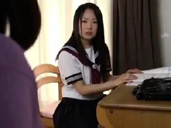 義理の父親にオナニーを目撃され自分から股開くド淫乱女子校生巨乳美少女痴女近親相姦のエロ動画