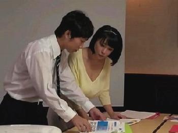 『ちょ、ちょっと待って！何！？』デカパイOLと夜間の会社で居残り残業…口止めペニ棒を強引に挿入巨乳レイプのエロ動画