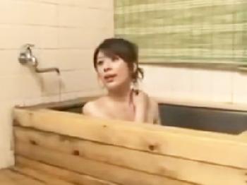 『中はダメよ！！』逞しくなった息子男性器に中出しを許してしまう母人妻近親相姦のエロ動画