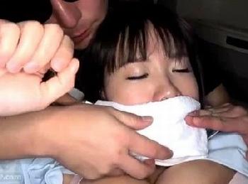 『ヤダ！何！？何ですか！？』クロロホルムで昏睡レイプさせられた美形少女女子校生たちの犯行現場美少女ロリ乱交のエロ動画