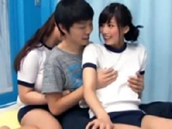 スリム微乳＆ぼてっと豊満巨大オッパイの有名女優だちが豪華3P筆おろし巨乳お姉さん童貞のエロ動画