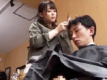リピーター続出美容師が散髪終わりにパコってくれる美容室美少女露出のエロ動画