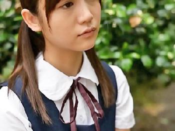 清麗であどけない女子校生の締りの良いマンコを中出しで堪能する援助交際交尾美少女のエロ動画
