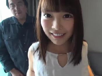 アイドル顔負けの天使！オッサンペニ棒にむしゃぶり付いて大量口内射精美少女ロリフェラのエロ動画